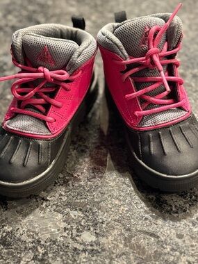 Nike little girl Waterproof Boots in Pink and Gray